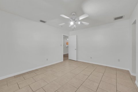 Condo in St. Lucie, Florida, 2 bedrooms  № 2366209 - photo 14