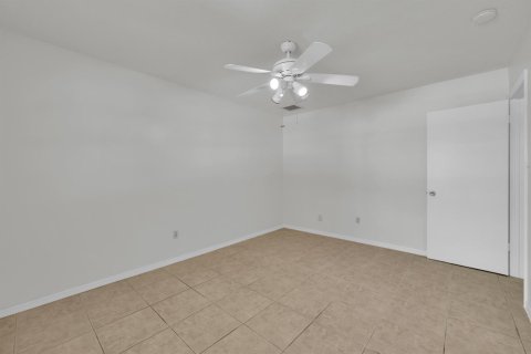 Condo in St. Lucie, Florida, 2 bedrooms  № 2366209 - photo 19