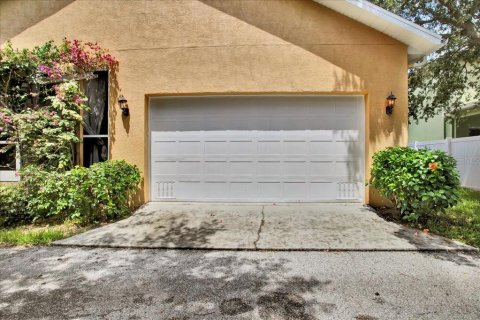 Casa en venta en Tampa, Florida, 4 dormitorios, 257.06 m2 № 1819003 - foto 12