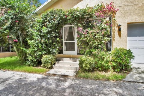 Casa en venta en Tampa, Florida, 4 dormitorios, 257.06 m2 № 1819003 - foto 11