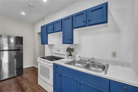 Propiedad comercial en venta en Hollywood, Florida, 124.21 m2 № 2431408 - foto 10