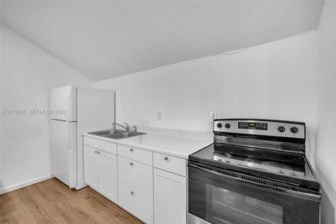 Propiedad comercial en venta en Hollywood, Florida, 124.21 m2 № 2431408 - foto 9