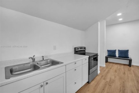 Propiedad comercial en venta en Hollywood, Florida, 124.21 m2 № 2431408 - foto 24