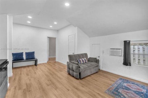 Propiedad comercial en venta en Hollywood, Florida, 124.21 m2 № 2431408 - foto 23