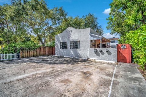 Propiedad comercial en venta en Hollywood, Florida, 124.21 m2 № 2431408 - foto 2