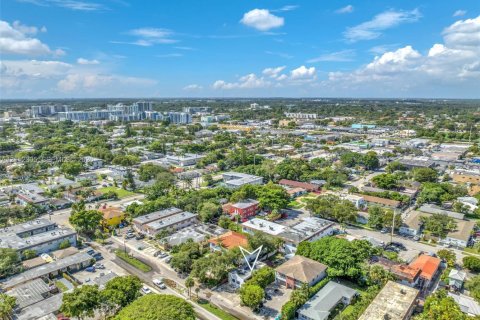 Propiedad comercial en venta en Hollywood, Florida, 124.21 m2 № 2431408 - foto 6