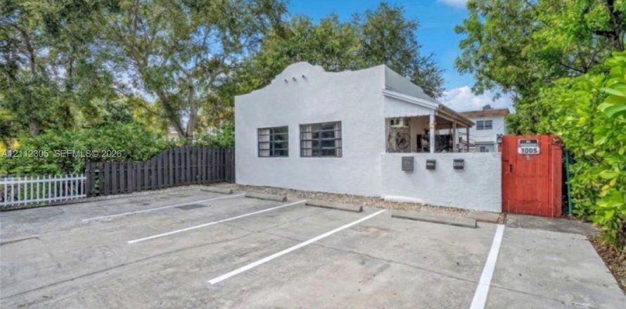 Propiedad comercial en Hollywood, Florida 124.21 m2 № 2431408