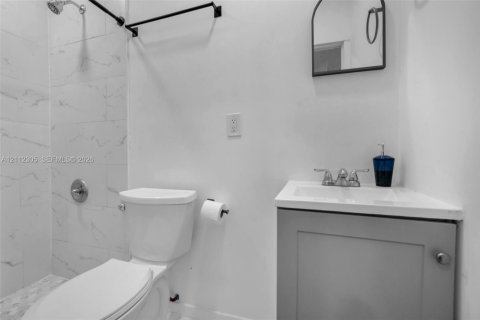 Propiedad comercial en venta en Hollywood, Florida, 124.21 m2 № 2431408 - foto 30