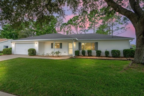 House in Summerfield, Florida 2 bedrooms, 161.28 sq.m. № 2318718