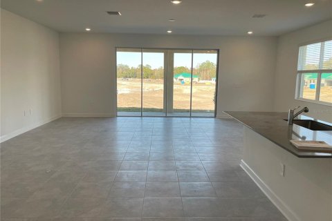 House in Davenport, Florida 4 bedrooms, 285.21 sq.m. № 1918469 - photo 7