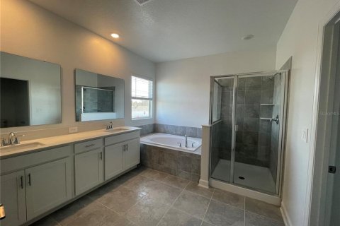 House in Davenport, Florida 4 bedrooms, 285.21 sq.m. № 1918469 - photo 16