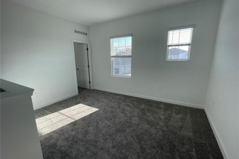 House in Davenport, Florida 4 bedrooms, 285.21 sq.m. № 1918469 - photo 8