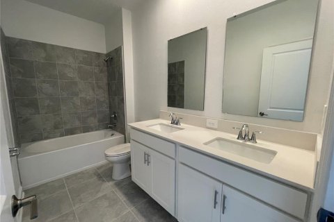 House in Davenport, Florida 4 bedrooms, 285.21 sq.m. № 1918469 - photo 12