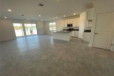 House in Davenport, Florida 4 bedrooms, 285.21 sq.m. № 1918469 - photo 4