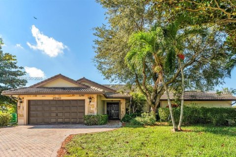 House in Coral Springs, Florida 4 bedrooms, 204.85 sq.m. № 1989504 - photo 1