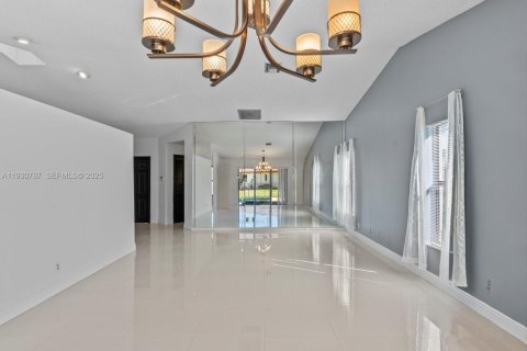 House in Coral Springs, Florida 4 bedrooms, 204.85 sq.m. № 1989504 - photo 13