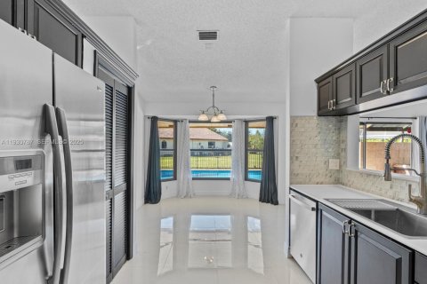 House in Coral Springs, Florida 4 bedrooms, 204.85 sq.m. № 1989504 - photo 20