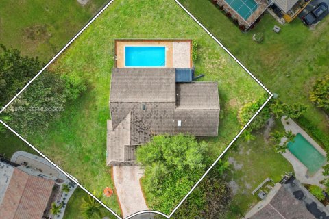 House in Coral Springs, Florida 4 bedrooms, 204.85 sq.m. № 1989504 - photo 3