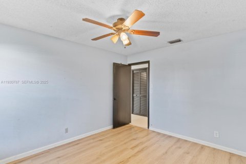 House in Coral Springs, Florida 4 bedrooms, 204.85 sq.m. № 1989504 - photo 30