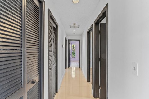 House in Coral Springs, Florida 4 bedrooms, 204.85 sq.m. № 1989504 - photo 27