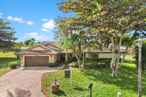 House in Coral Springs, Florida 4 bedrooms, 204.85 sq.m. № 1989504 - photo 8