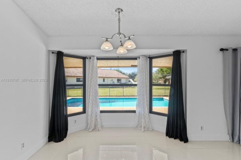 House in Coral Springs, Florida 4 bedrooms, 204.85 sq.m. № 1989504 - photo 11