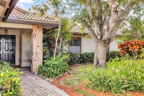 House in Coral Springs, Florida 4 bedrooms, 204.85 sq.m. № 1989504 - photo 9