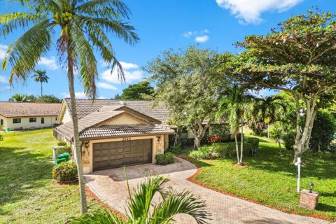 House in Coral Springs, Florida 4 bedrooms, 204.85 sq.m. № 1989504 - photo 7