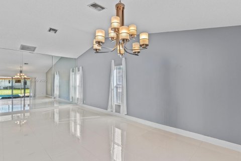 House in Coral Springs, Florida 4 bedrooms, 204.85 sq.m. № 1989504 - photo 12