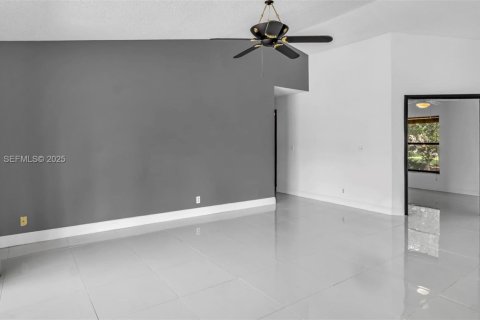 House in Coral Springs, Florida 4 bedrooms, 204.85 sq.m. № 1989504 - photo 23