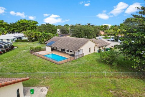 House in Coral Springs, Florida 4 bedrooms, 204.85 sq.m. № 1989504 - photo 6