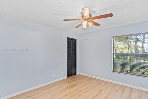 House in Coral Springs, Florida 4 bedrooms, 204.85 sq.m. № 1989504 - photo 29