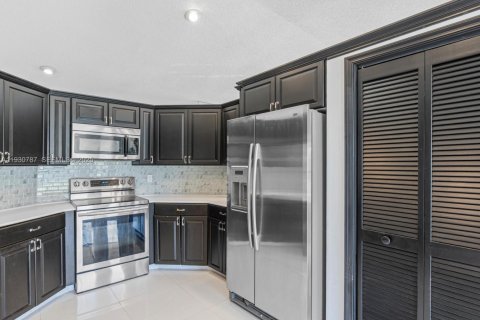 House in Coral Springs, Florida 4 bedrooms, 204.85 sq.m. № 1989504 - photo 19