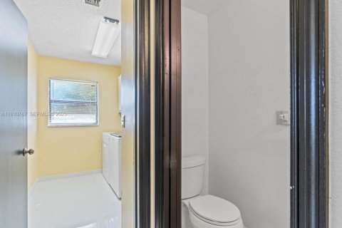 House in Coral Springs, Florida 4 bedrooms, 204.85 sq.m. № 1989504 - photo 14