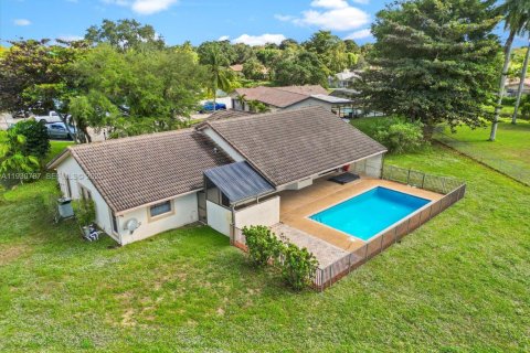 House in Coral Springs, Florida 4 bedrooms, 204.85 sq.m. № 1989504 - photo 4