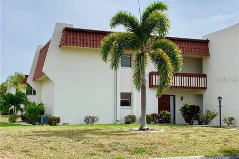Copropriété à louer à Punta Gorda, Floride: 2 chambres, 103.49 m2 № 1876836 - photo 1