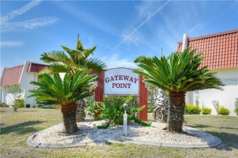Copropriété à louer à Punta Gorda, Floride: 2 chambres, 103.49 m2 № 1876836 - photo 2