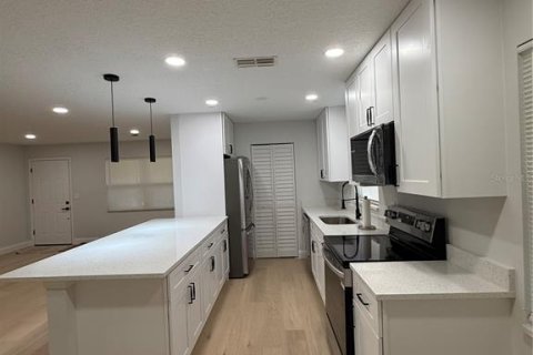 House in Sarasota, Florida 3 bedrooms, 108.7 sq.m. № 1808109 - photo 4