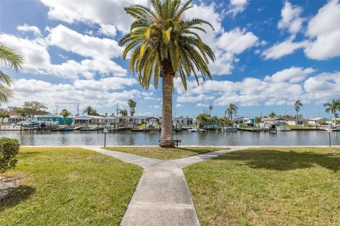 Copropriété à vendre à New Port Richey, Floride: 2 chambres, 128.95 m2 № 2103059 - photo 11