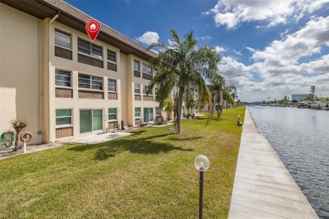 Copropriété à vendre à New Port Richey, Floride: 2 chambres, 128.95 m2 № 2103059 - photo 9