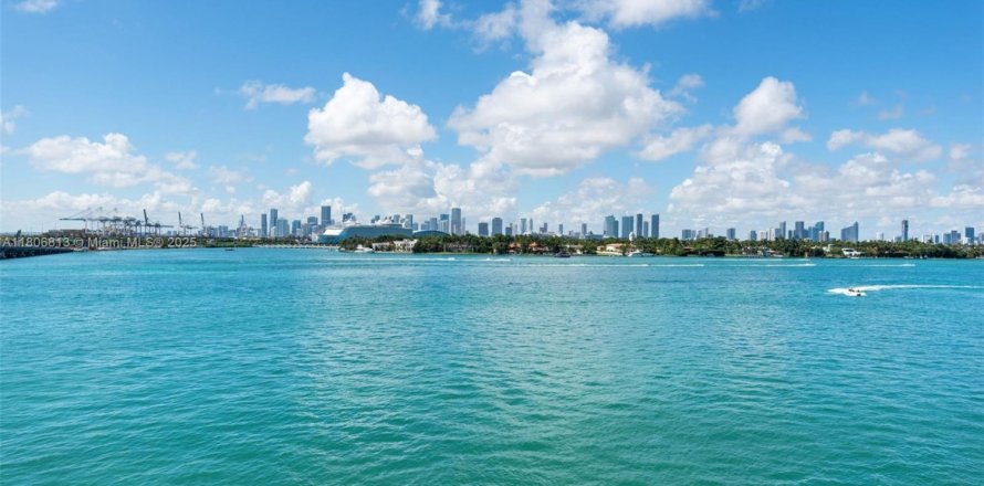 Condo in Miami Beach, Florida, 1 bedroom № 1888820
