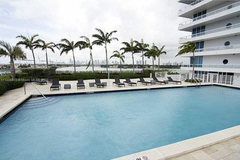Condo in Miami Beach, Florida, 1 bedroom  № 1888820 - photo 17