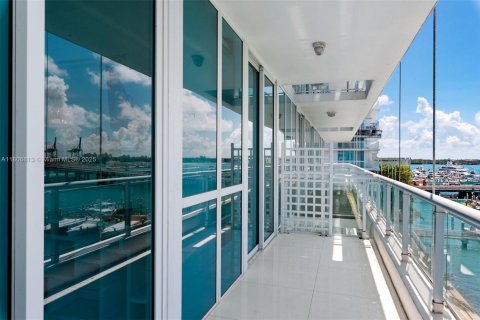 Condo in Miami Beach, Florida, 1 bedroom  № 1888820 - photo 15