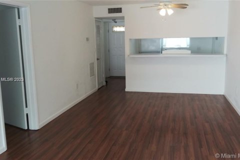 Condo in Coral Gables, Florida, 1 bedroom  № 1936155 - photo 7