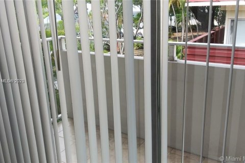 Condo in Coral Gables, Florida, 1 bedroom  № 1936155 - photo 17