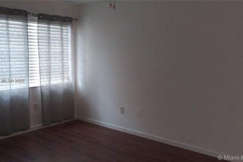 Condo in Coral Gables, Florida, 1 bedroom  № 1936155 - photo 14