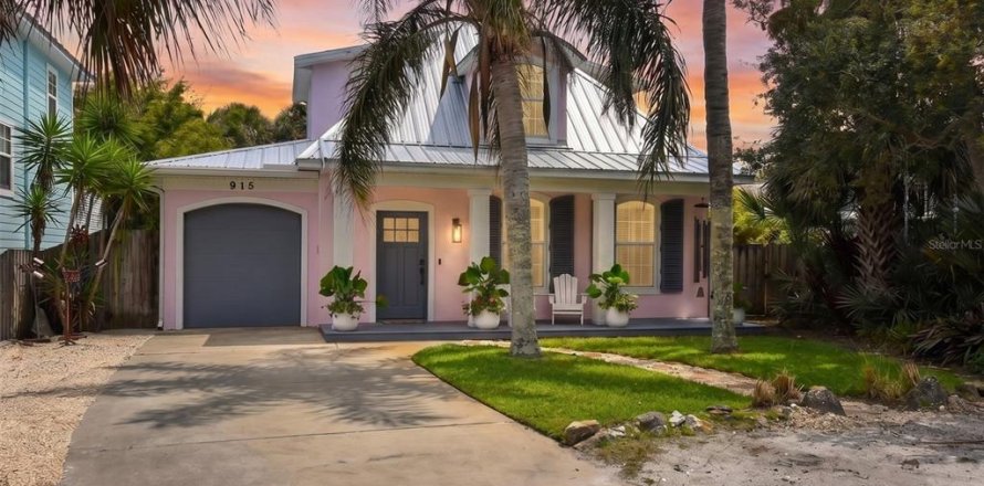 House in New Smyrna Beach, Florida 2 bedrooms, 170.57 sq.m. № 2225684