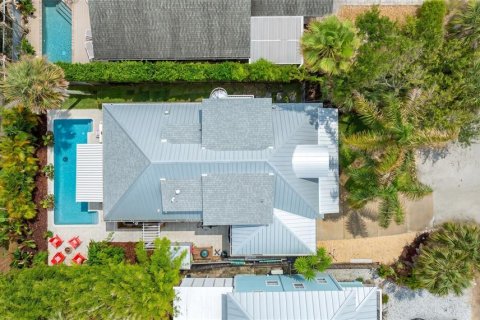 House in New Smyrna Beach, Florida 2 bedrooms, 170.57 sq.m. № 2225684 - photo 7