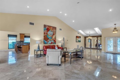 Casa en venta en Tamarac, Florida, 4 dormitorios, 343.92 m2 № 1992349 - foto 4