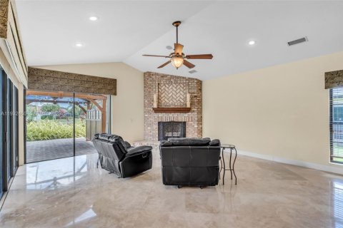 Casa en venta en Tamarac, Florida, 4 dormitorios, 343.92 m2 № 1992349 - foto 11